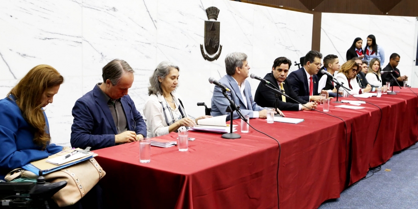 Parlamentares, pessoas com deficiência, Conselhos, BHTrans e palestrantes debatem, em seminário, acessibilidade e mobilidade