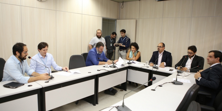 Vereadores em reunião da Comissão de Direitos Humanos e Defesa do Consumidor