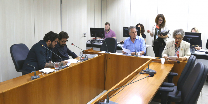 Vereadores da Comissão de Educação em reunião