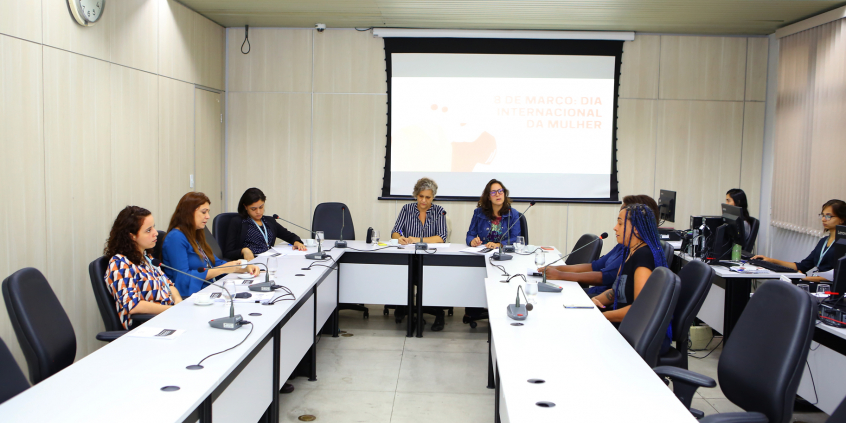 Vereadoras e convidadas na Comissão de Mulheres