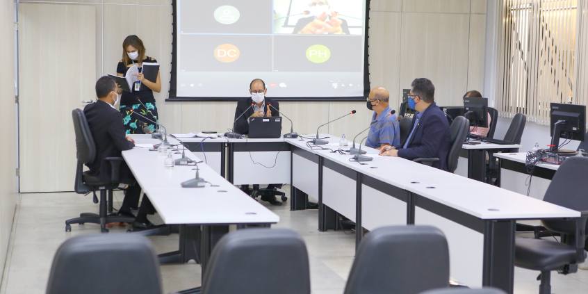 Wesley Autoescola, Fernando Luiz, Dimas da Ambulância e Jair Bolsonaro Di Gregório em reunião no Plenário Helvécio Arantes