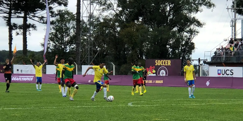 Imagem da partida entre Brasil e Camarões pela Surdolimpíada 