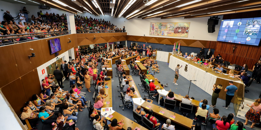 Plenário Amintas de Barros lotado durante audiência pública