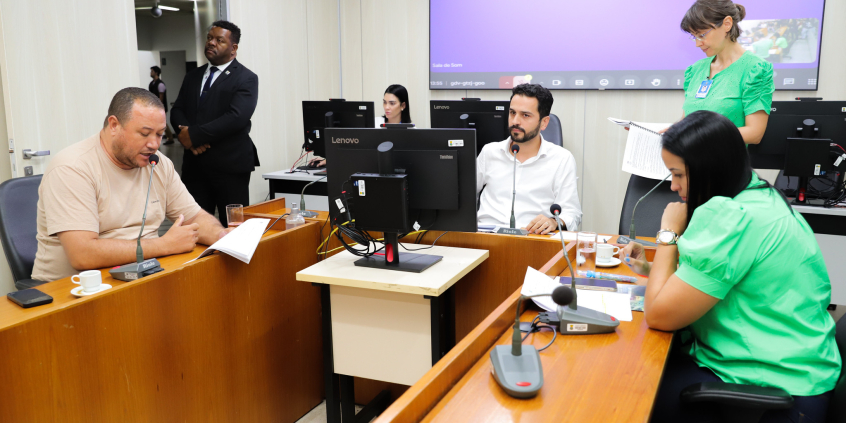 Vereadores Edmar Branco, Uner Augusto e Michelly Siqueira em reunião