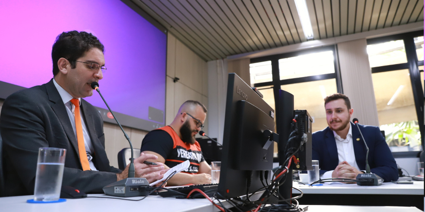 Vereadores no Plenário Helvécio Arantes