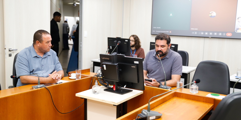 Vereadores no Plenário Camil Caram