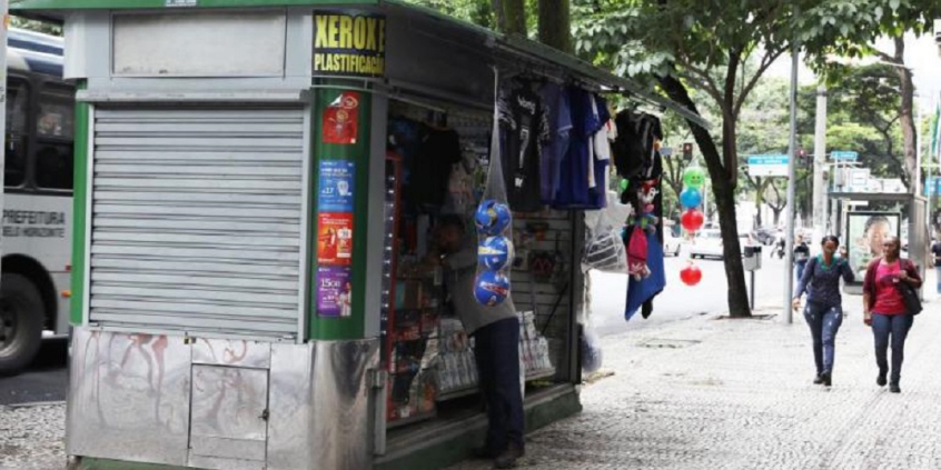 banca de jornal e revista em rua de belo horizonte