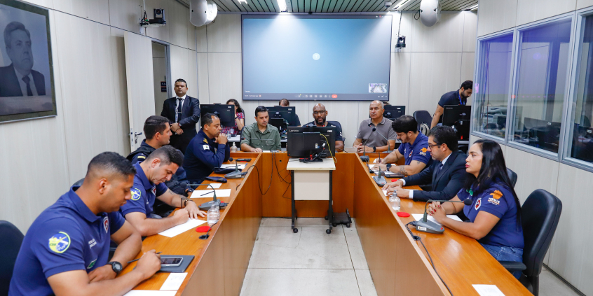 Guardas municipais e vereadores reunidos durante audiência pública na CMBH