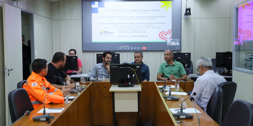 parlamentares e presentes em audiência pública na câmara de bh