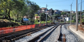 trecho de estrada ferroviária no Bairro Horto. Região Leste da capital