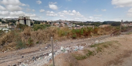 Linha ferroviária na Rua Jornalista João Bosco, na altura do número 1080 e adjacências, no Bairro Vista Alegre