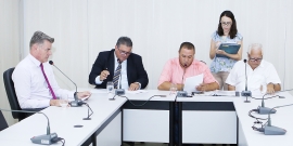 Vereadores Edmar Branco, Juliano Lopes, Preto e Flávio dos Santos, em reunião da Comissão de Meio Ambiente e Política Urbana, nesta segunda-feira (11/3)