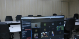 Imagem da tela do computador com cinco vereadores da Comissão de Direitos Humanos que participam da reunião remota      que participam 