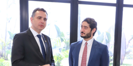 O presidente do Senado, Rodrigo Pacheco, e o presidente da Câmara, Gabriel Azevedo, lado a lado. 