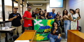 Representantes de coletivos ligados ao movimento hip hop se reúnem em plenário