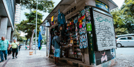 Banca de jornais e revista com venda de produtos diversos