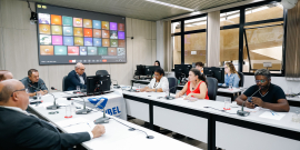 Vereadores e convidados no Plenário Helvécio Arantes