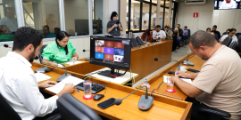 imagem do plenário camil caram durante reunião da comissão de legislação e justiça