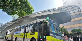 estação do sistema move de transporte público com ônibus parado no local
