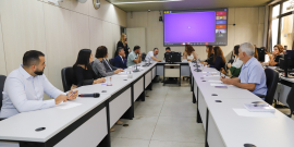 Vereadores e convidados no Plenário Helvécio Arantes