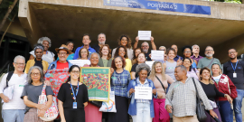 Vereadores e convidados em frente à portaria da Câmara Municipal de Belo Horizonte