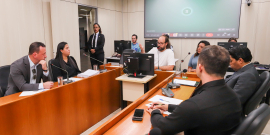 visão do plenário reunindo parlamentares e demais participantes da audiência pública