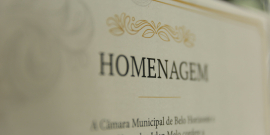imagem em close de documento que concede homenagem pela câmara municipal de belo horizonte