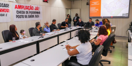 parlamentares e participantes presentes em audiência pública na câmara municipal de belo horizonte
