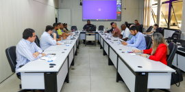 parlamentares e participantes presentes em audiência pública na câmara municipal de bh