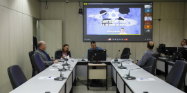 parlamentares e participantes presentes em audiência pública na câmara municipal de bh