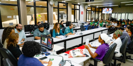 parlamentares e participantes presentes em audiência pública na câmara municipal de bh