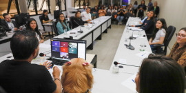 parlamentares e participantes presentes em audiência pública na câmara municipal de bh