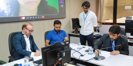 Vereadores e convidados no Plenário Helvécio Arantes