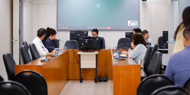 parlamentares e participantes presentes em audiência pública na câmara municipal de bh