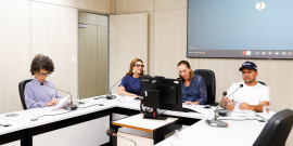 parlamentares presentes em reunião de comissão na câmara de bh