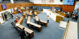 Vereadores no plenário Amintas de Barros