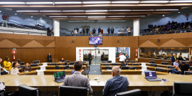 Vereadores reunidos no Plenário durante reunião ordinária