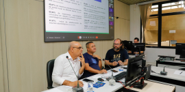 parlamentares e participantes presentes em audiência pública na câmara municipal de bh