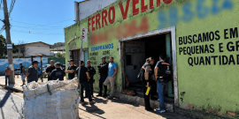 fiscais da prefeitura de belo horizonte na frente de ferro velho