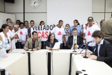 Militantes do movimento dos sem casa lotaram o plenário para acompanhar apreciação de projeto de seu interesse