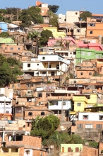 Vilas, favelas e aglomerados abrigam cerca de 25% da população de BH