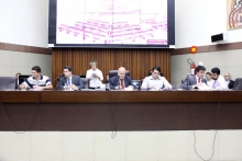 Vereadores Adriano Ventura, Tarcísio Caixeta, Henrique Braga, Jorge Santos e Gilson Reis, da Comissão de Orçamento e Finanças