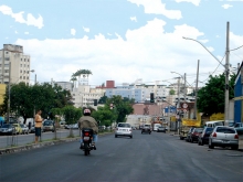 Via receberá faixas exclusivas para ônibus no lado direito da pista nos dois sentidos