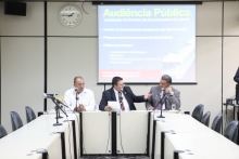 Vereadores Valdivino (PPS), Preto (DEM) e Joel Moreira Filho (PTC), na reunião da Comissão. Foto: Mila Milowski