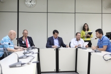 Presidente Jorge Santos e demais integrantes marcaram data da audiência da LDO e apreciaram projetos de lei (Mila Milowski)