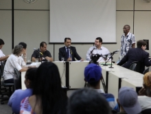 Moamed Rachid, Elvis Côrtes (presidente) e Pedro Patrus apreciam a pauta antes da audiência pública sobre a Vila Arthur de Sá