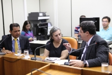 Elaine Matozinhos (centro), é anova presidente da Comissão de Meio Ambiente e Política Urbana (Foto: Mila Milowski)