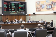 Vereadores participam da 22ª reunião plenária ordinária, no dia 2 de abril de 2013