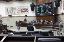 Na reunião plenária desta segunda, vereadores debateram atenção à epilepsia e economia de água