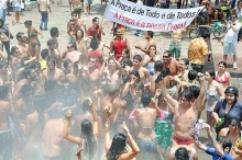 Classe artística ocupa a Praça da Estação na região Centro-Sul de Belo Horizonte